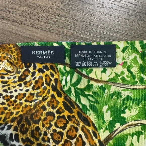 Hermes Silk Twilly - Picture 3 of 10